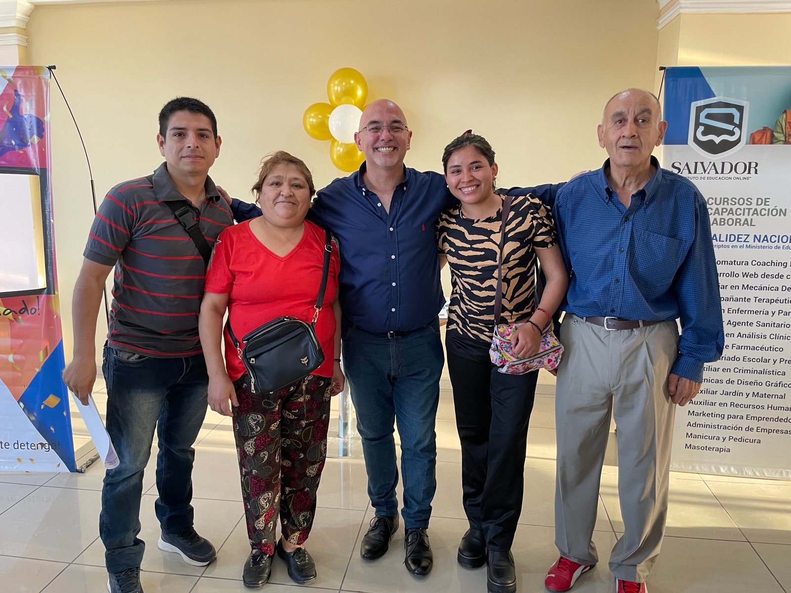 Graduados en ceremonia